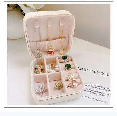 Tragbare Schmuckaufbewahrungsbox mit mehreren Ebenen und Fächern für Ohrringe, Halsketten und Ringe – koreanisches minimalistisches Design für Reiseschmuckbox