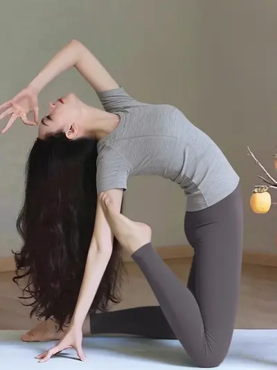Kadın yoga seti, kısa kollu, nefes alan, hızlı kuruyan pilates üstü - 7