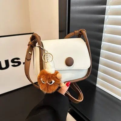 Kleine Damen-Achseltasche mit einem Schultergurt - 7