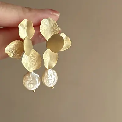 Silver needle vintage round flower tassel earrings European and American retro metal earrings for women elegant lightweight luxury earrings wholesale - 8