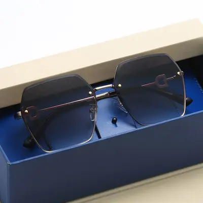 UV Protection Large Frame Sunglasses for Women - 3