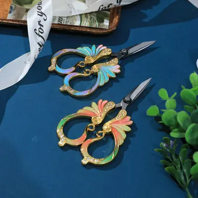 跨境手工剪不锈钢家用缝纫线头油花珐琅彩虹剪尖嘴复古布艺小剪刀