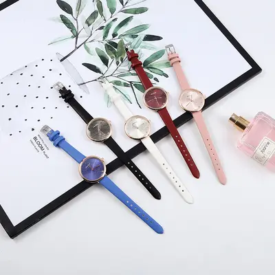 Women's quartz watch with geometric patterned leather strap - 3