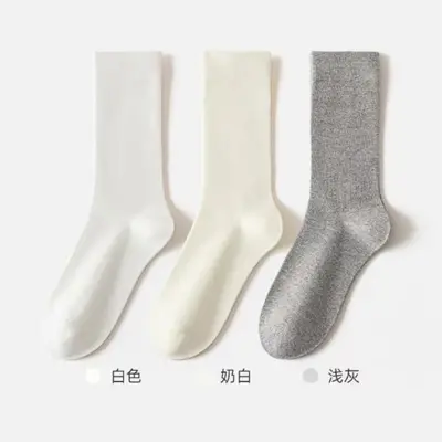 TikTok-Stil weiße nahtlose Socken für Damen, Mittelbein-Socken für alle vier Jahreszeiten, japanischer College-Stil, einfache, modische Slouch-Socken. - 11