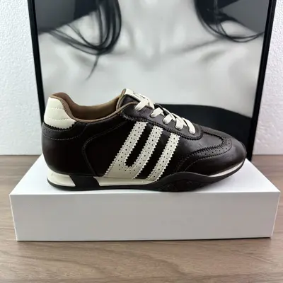 Damen-Sneaker im Retro-Brogue-Stil aus Echtleder mit Innenabsatz, Herbst 2026 - 8
