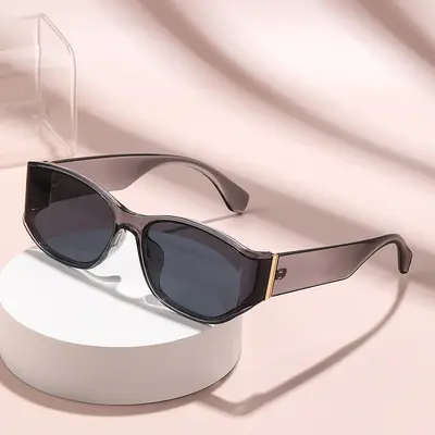 Cat-Eye Sunglasses, Retro Design, UV Protection, Curved Lenses
