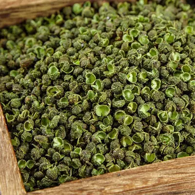 Sichuan yeşil karabiber taneleri, kuru ve taze
