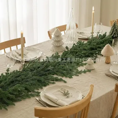 Künstlicher Kiefernnadel-Rattan-Weihnachtstürkranz