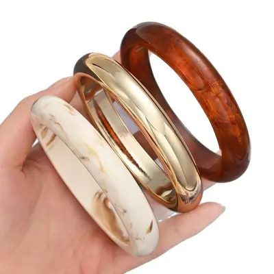 Resin bracelet with marble pattern, vintage style