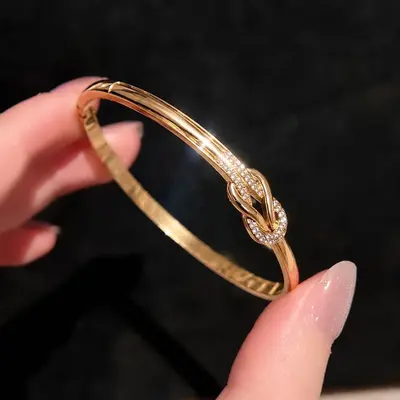 Exquisite European and American fashion Instagram-style bracelet minimalist elegant bracelet women lightweight luxury versatile niche accessory bangle wholesale