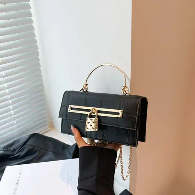 Kleine Damen-Umhängetasche mit Kettenriemen und Schnappverschluss - 6