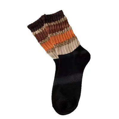 Damensocken mittelhoch aus Baumwolle, lockerer Bund, Regenbogenstreifen