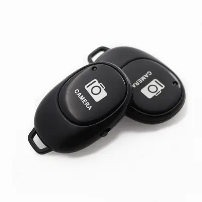 New P1 Wireless Bluetooth Selfie Device, Remote Control Shutter for Mobile Phones with Android/iOS Systems.