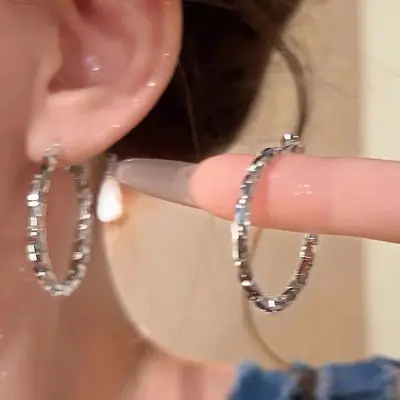 Silver minimalist hoop earrings, lightweight luxury - 9