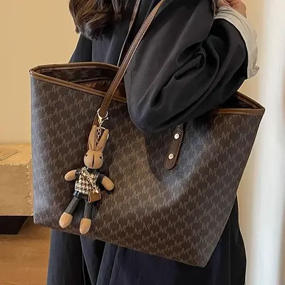 Büyük hacimli kadın el tipi tote çanta, işe gidiş için