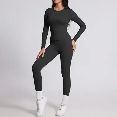 Outdoor-Yoga-Set mit Rundhals-Langarmshirt und langer Hose
