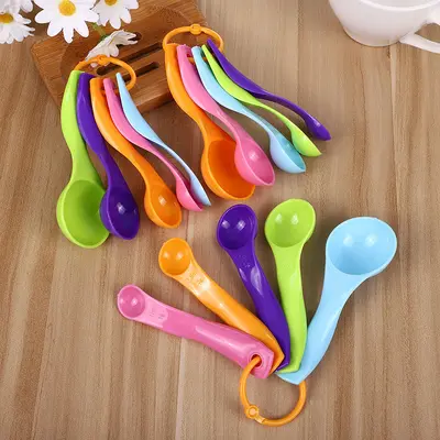 Mutfak pişirme araçları renkli ölçüm kaşığı beş parçalı set ölçekli plastik süt tozu kaşığı ölçüm kaşığı çocuk oyuncak seti
