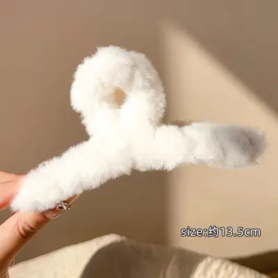 Plush paw clip for women, luxurious large hair claw clip for autumn and winter, shark clip for thick hair, hair accessory. - 11