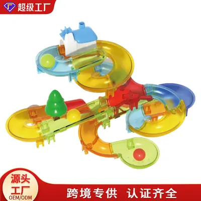 Kinder-DIY-Kugelbahn-Spielzeug mit Bausteinen