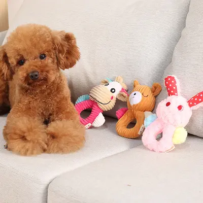 Peluş oyuncaklar toptan Amazon'un en popüler ısırmaya dayanıklı ve diş kaşıyıcı köpek evcil hayvan oyuncakları Elde tutulan peluş bebekler