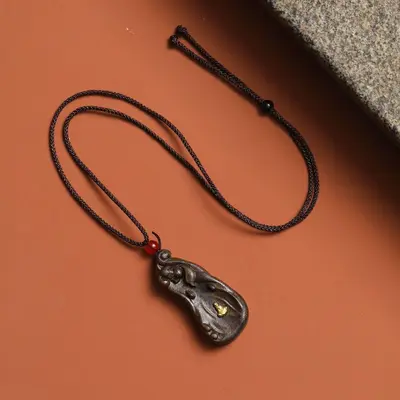 Agarwood oymalı el sanatları kolyesi, Buddha yazılı