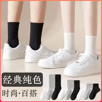 Schwarz und weiß, unifarbene Baumwolle, Frühling- und Herbststil, atmungsaktiv, geruchsresistent, feuchtigkeitsabsorbierend, modische Sportweißsocken.