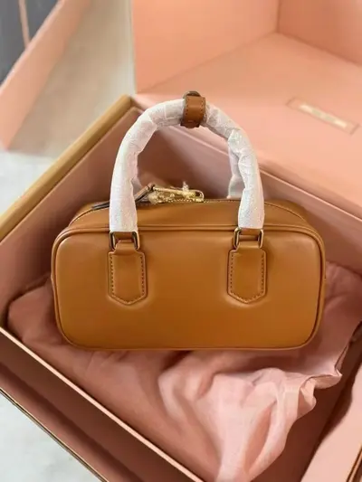 Retro Bowling Pillow Bag in Genuine Leather - 4