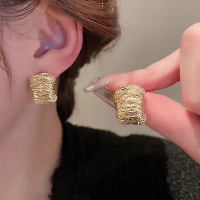 Retro gold versatile earrings women luxury