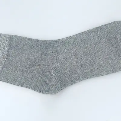 Herrensocken Herbst- und Wintermittelwadensocken Sportbaumwollsocken Volltonfarben Street-Socken Arbeitssocken Geschenke einzeln verpackt
