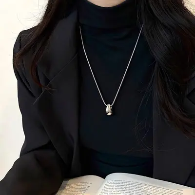 Minimalist su damlası kolye, hafif lüks stil