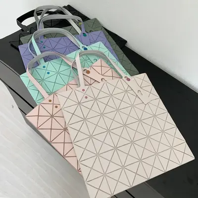 Damen-Tote-Bag matt, Rautensteppung, sechs Fächer - 3