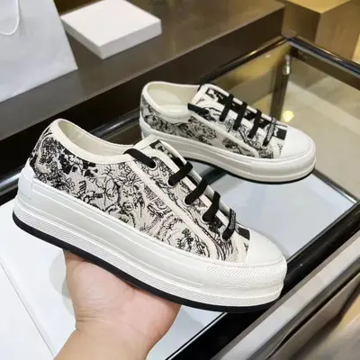 Women's Embroidered Canvas Lace-Up Shoes, Thick Sole, Hidden Heel - 8