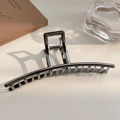High-quality alloy hair clip for the back of the head, 2022 new simple spray painted large shark hair clip hair accessory. - 12