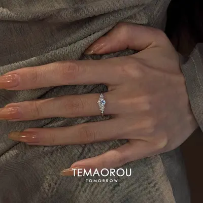 Silver diamond ring, open design, index finger - 1