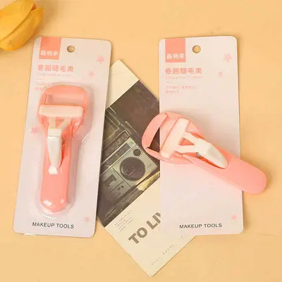 Pembe Taşınabilir Kıvırcık Kirpik Maşası Uzun Süreli Şekil Sabitlemesi Geniş Açı Modeli Kız Kalbi Güzellik Aracı