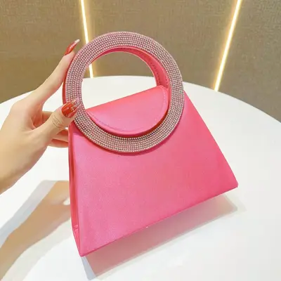Damen-Abendtasche mit Strass, französische Trapez-Handtasche mit Kettenriemen - 7