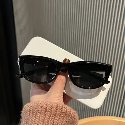 2026 Retro-Sonnenbrille mit D-Rahmen, Nietendetails und Verlaufsglas - 11