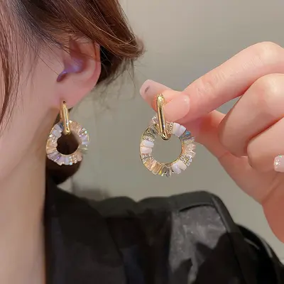 Retro elmas kaplamalı zirkon daire küpeler Avrupa ve Amerikan tarzı moda kadınlar için iki giyim zarif üst düzey küpeler