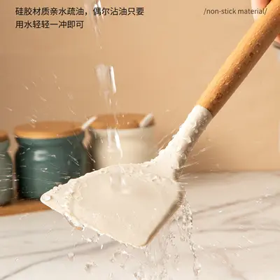 Toptan ahşap saplı silikon spatula ve kaşık seti ev yüksek sıcaklığa dayanıklı yapışmaz tava anti-haşlanma spatula mutfak pişirme araçları