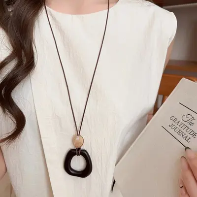 Chinese-style brown pendant necklace with lock design - 12