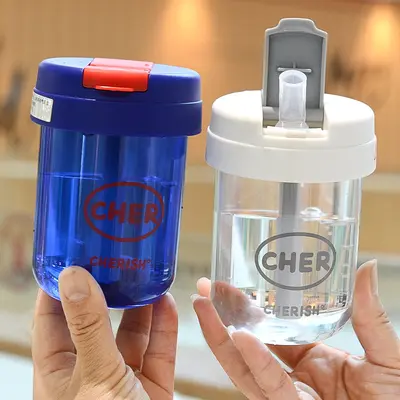 Kunststoffbecher für den Sommer im Großhandel, stilvolle tragbare Wasserflaschen für Herren und Damen, transparente Mini-Kunststoffbecher mit Strohhalmen für Kinder. - 3