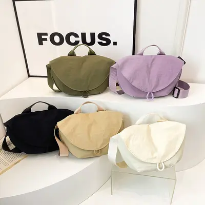 Lulu Umhängetasche aus Nylon für Damen, leicht, Dumpling-Form