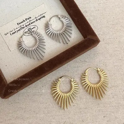 Kalp şekilli minimalist tasarım küpe, kadın moda