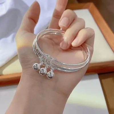Minimalistisches Armband, leichte Luxus-Ausführung, Dreiringglöckchen - 9