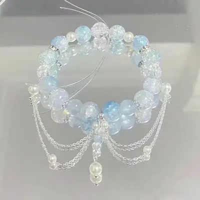 Toptan stokta roman esintili boncuklu püsküllü kadın bilekliği, niş tasarım, yüksek estetik değeri, benzersiz ve çok yönlü.