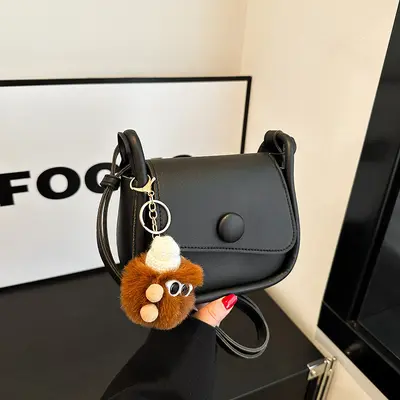 Kleine Damen-Achseltasche mit einem Schultergurt - 8