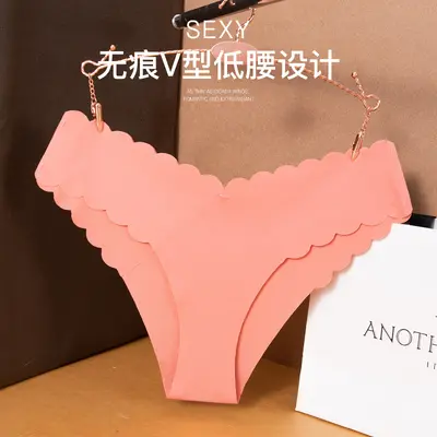 Women's Seamless Cotton Thong with V-Shaped Waistband