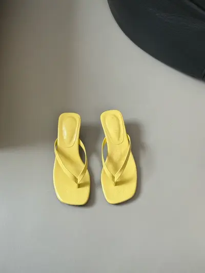 ALIGUIFEI Thin Heel Flip-Flops - 8