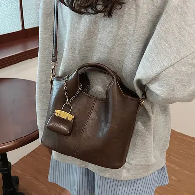 2024 Cross-Border Bestseller Oil Wax Leather Crossbody Bag for Women, New Autumn/Winter Design, Stylish Crossbody Bag
