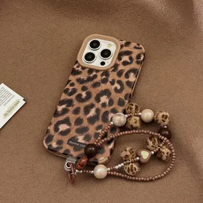 Leoparden-Plüsch-Handyhülle mit Band für iPhone 16